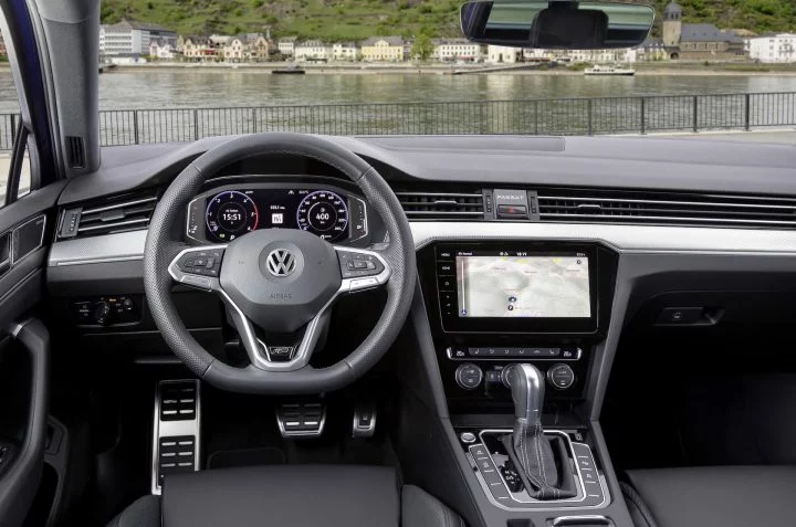 The New Volkswagen Passat Variant R Line