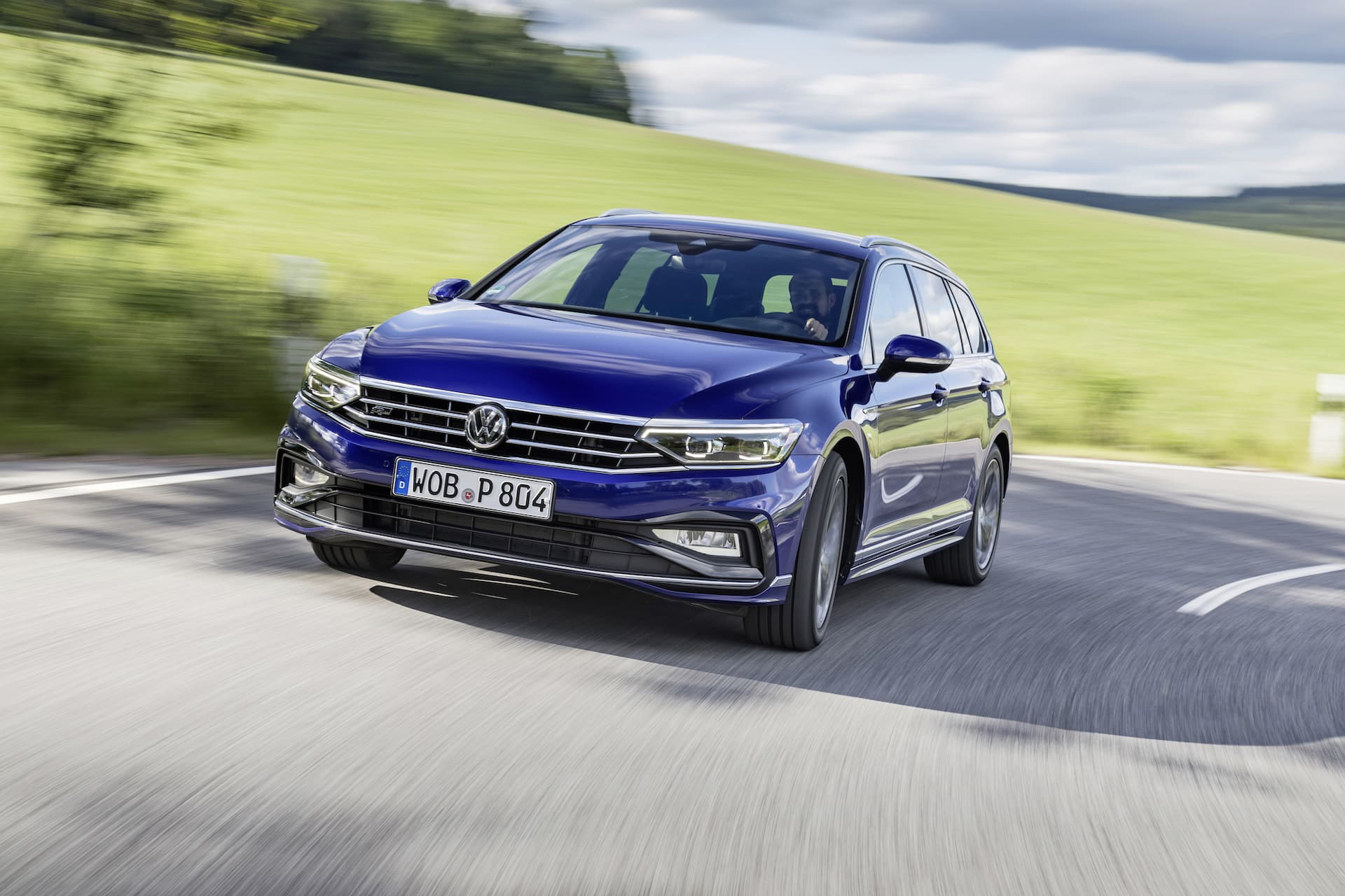 The New Volkswagen Passat Variant R Line