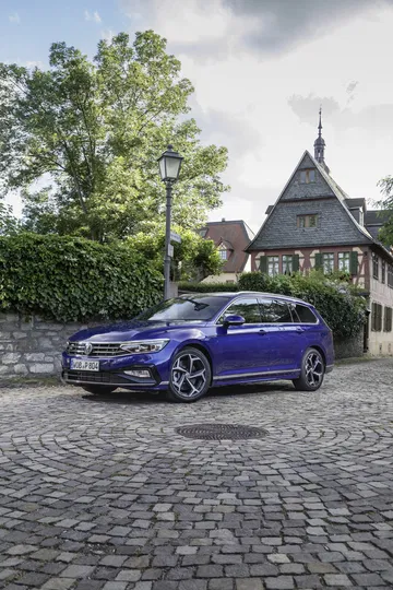 The New Volkswagen Passat Variant R Line