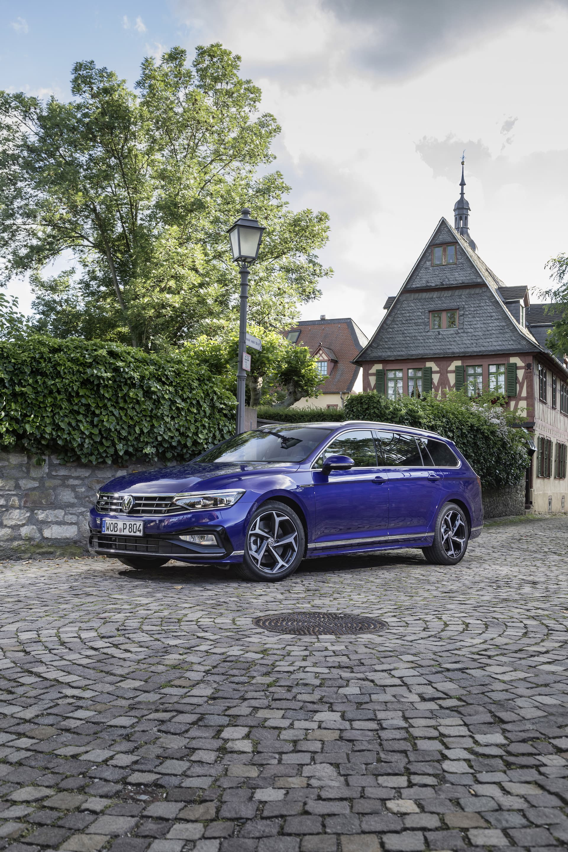 The New Volkswagen Passat Variant R Line
