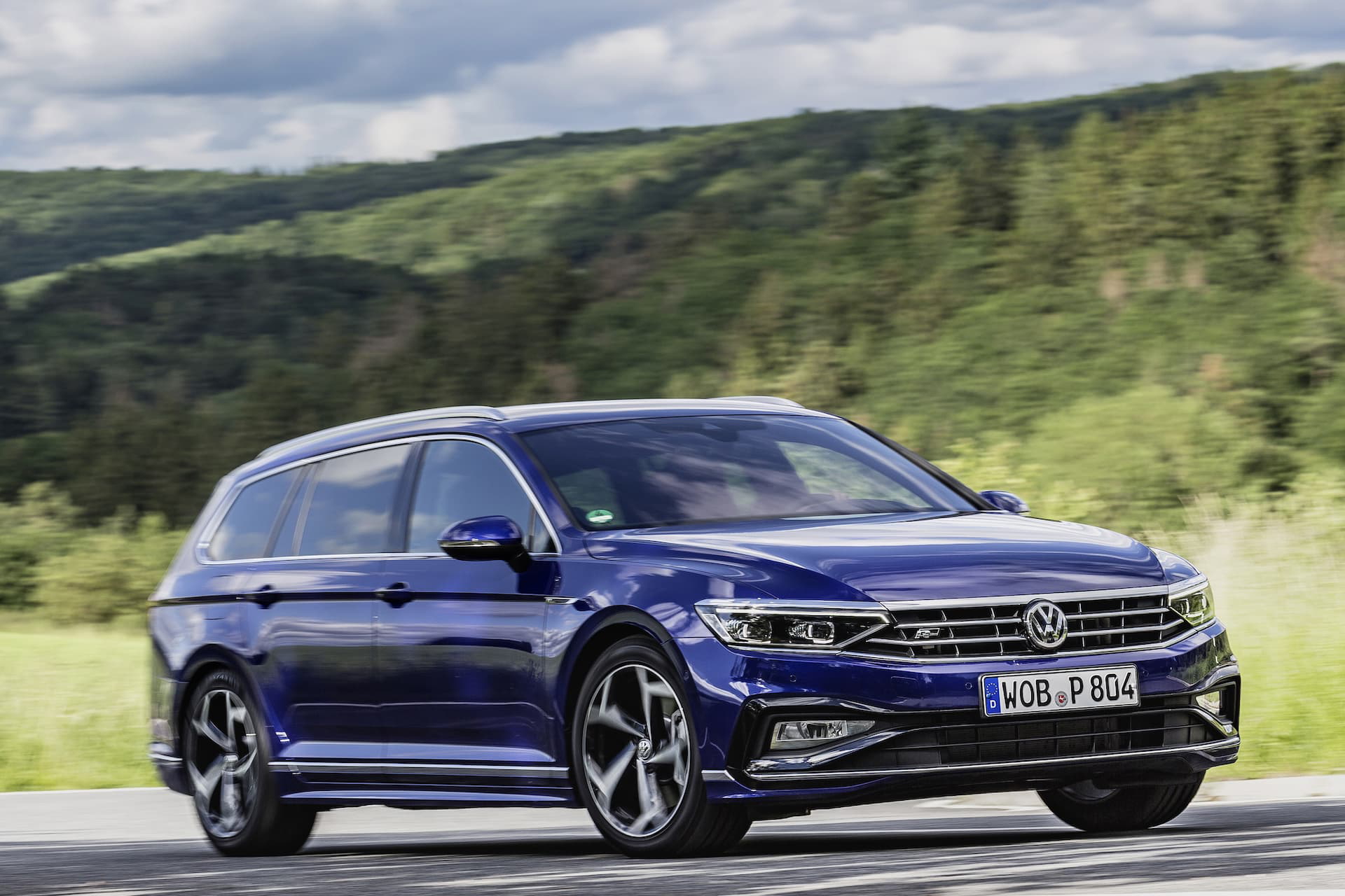 The New Volkswagen Passat Variant R Line