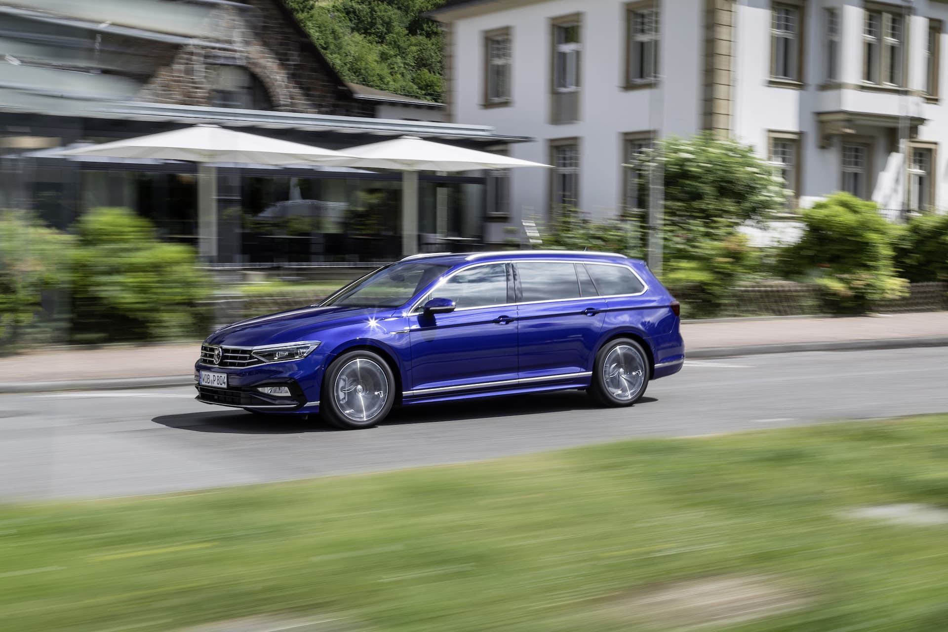 The New Volkswagen Passat Variant R Line