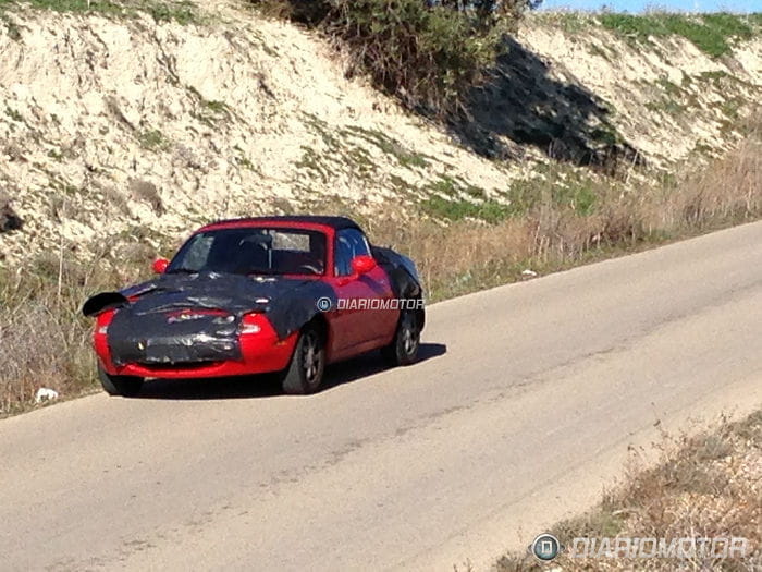 Sorprendida la primera unidad camuflada del próximo Mazda MX-5