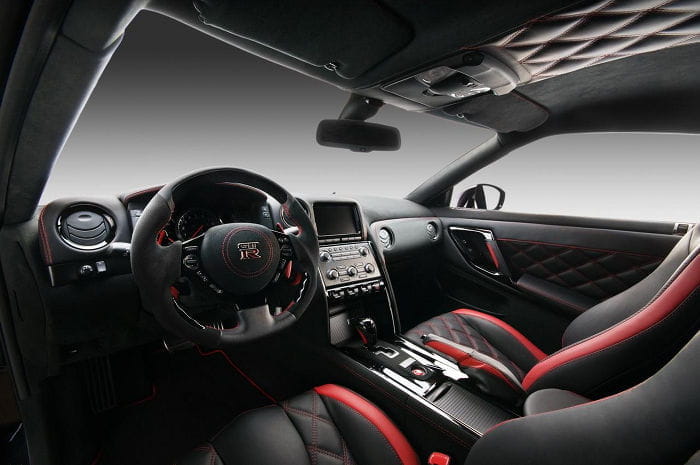 Vilner pone a punto el interior del Nissan GT-R