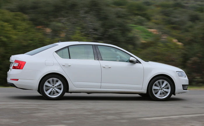 Skoda Octavia, probamos a la generación saliente: prueba y comparativa con la nueva generación