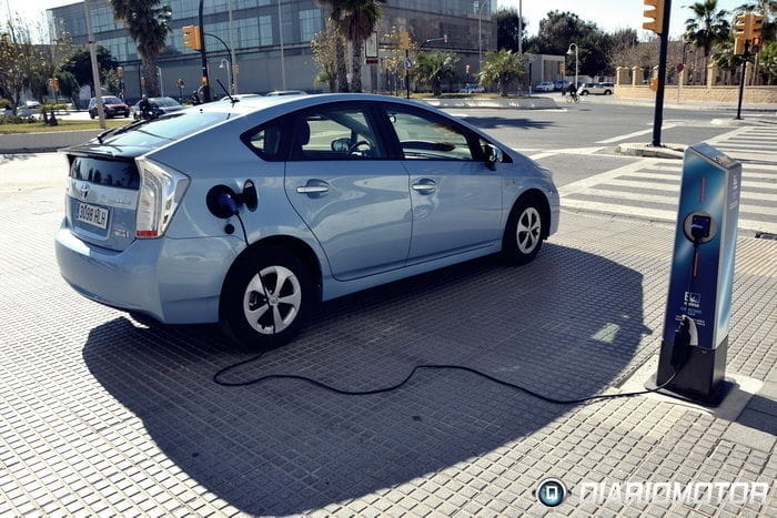 Diariomotor prueba en Twitter el Toyota Prius Plug-In Hybrid. Cuéntanos todas tus dudas 