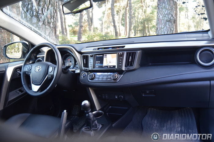 Toyota RAV4, presentación y prueba offroad en Madrid: ¿qué tal se desenvuelve entre el barro?