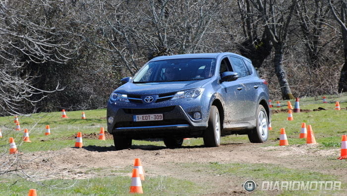 Toyota RAV4, presentación y prueba offroad en Madrid: ¿qué tal se desenvuelve entre el barro?