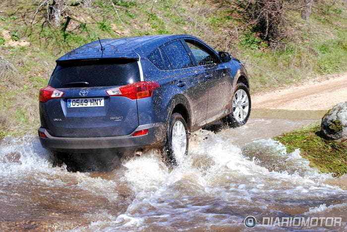 Toyota RAV4, presentación y prueba offroad en Madrid: ¿qué tal se desenvuelve entre el barro?