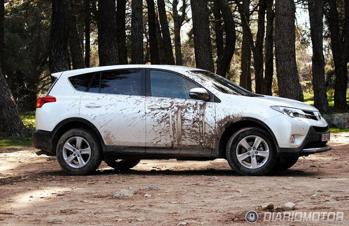 Toyota RAV4, presentación y prueba offroad en Madrid: ¿qué tal se desenvuelve entre el barro?