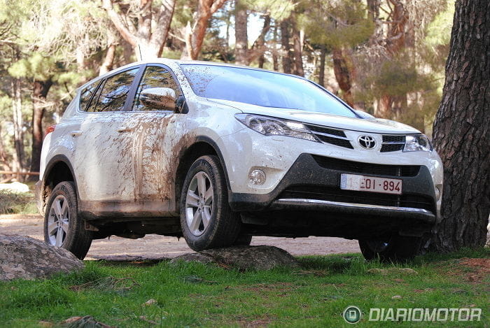 Toyota RAV4, presentación y prueba offroad en Madrid: ¿qué tal se desenvuelve entre el barro?