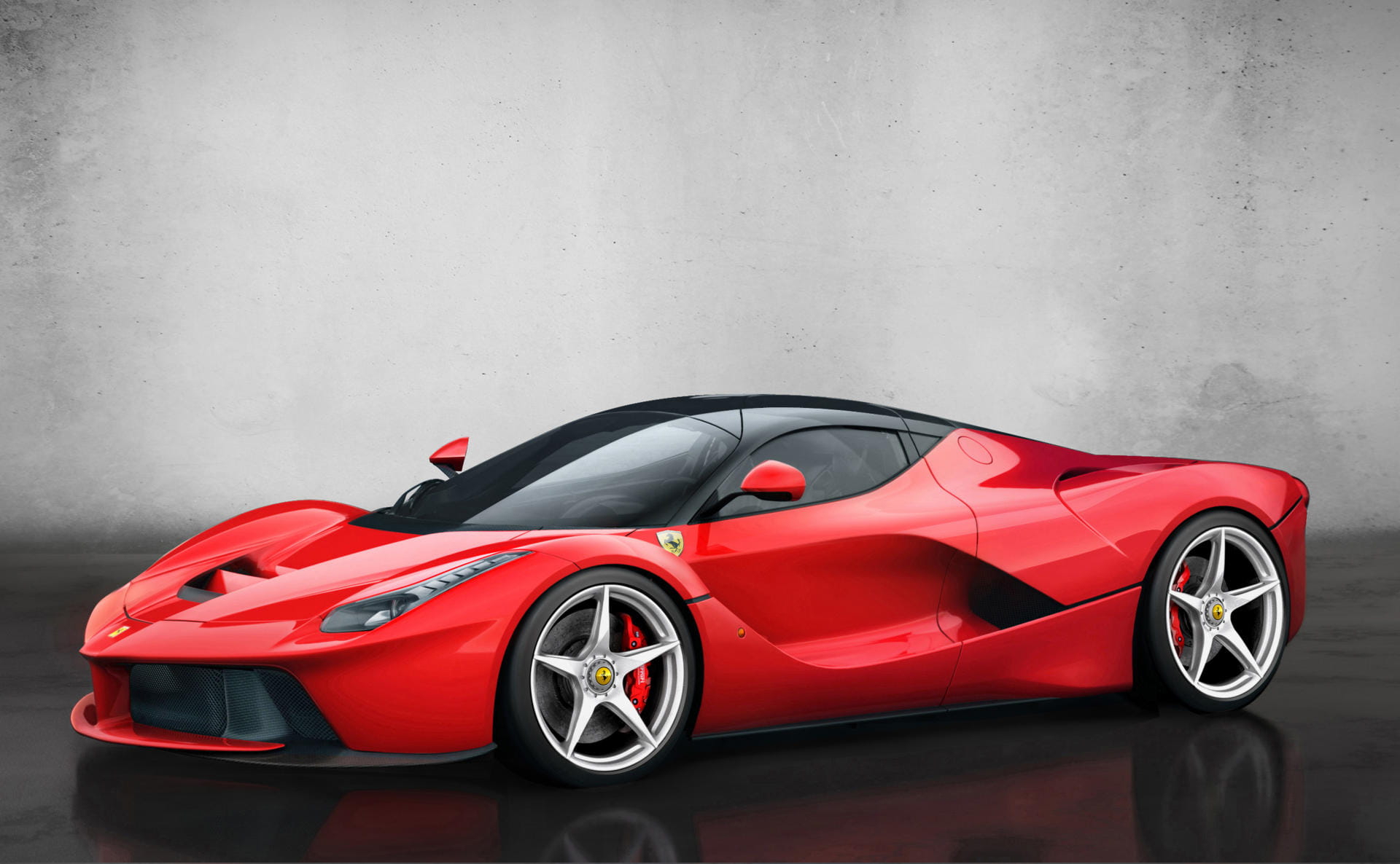 Vista lateral del Ferrari LaFerrari destacando su aerodinámica perfilada.