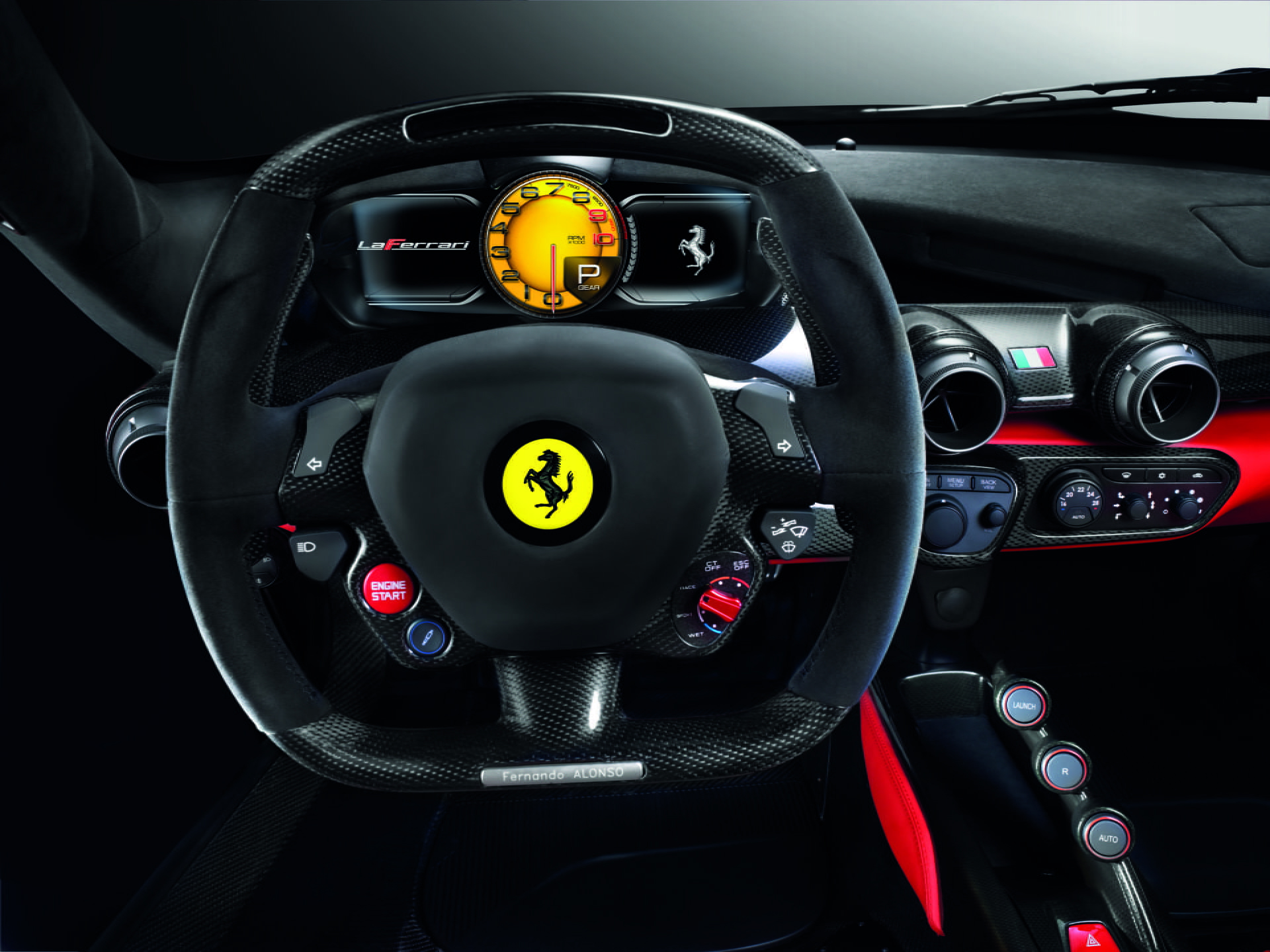 Volante multifunción con indicadores y controles del LaFerrari.