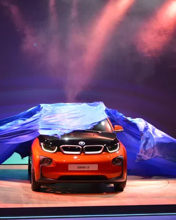 Vista frontal del BMW i3 durante su presentación mundial.