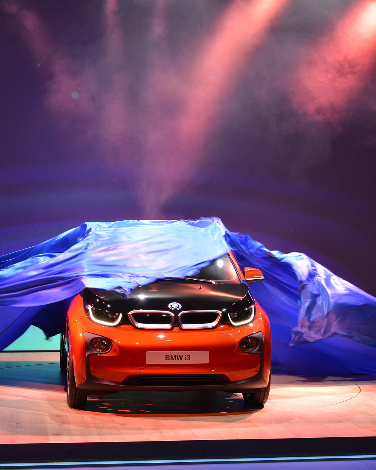 Vista frontal del BMW i3 durante su presentación mundial.