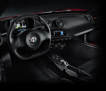 Vista de la consola central y volante del Alfa Romeo 4C en fibra de carbono.