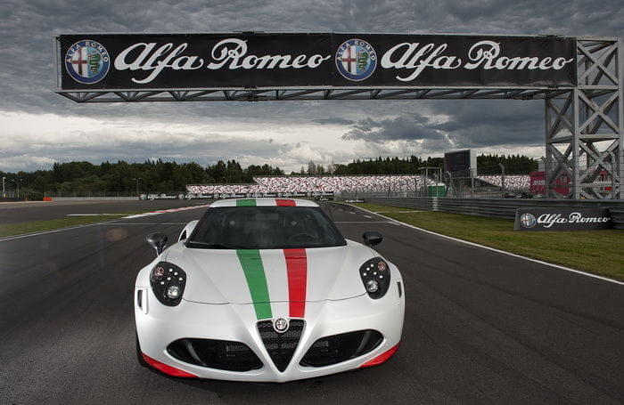 El Alfa Romeo 4C se convierte en Safety Car para el mundial de Superbikes
