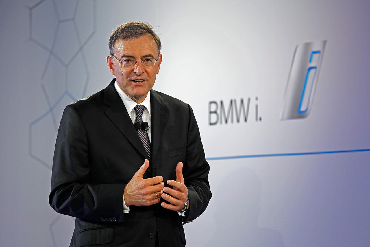 Directivo de BMW durante la presentación del i3.