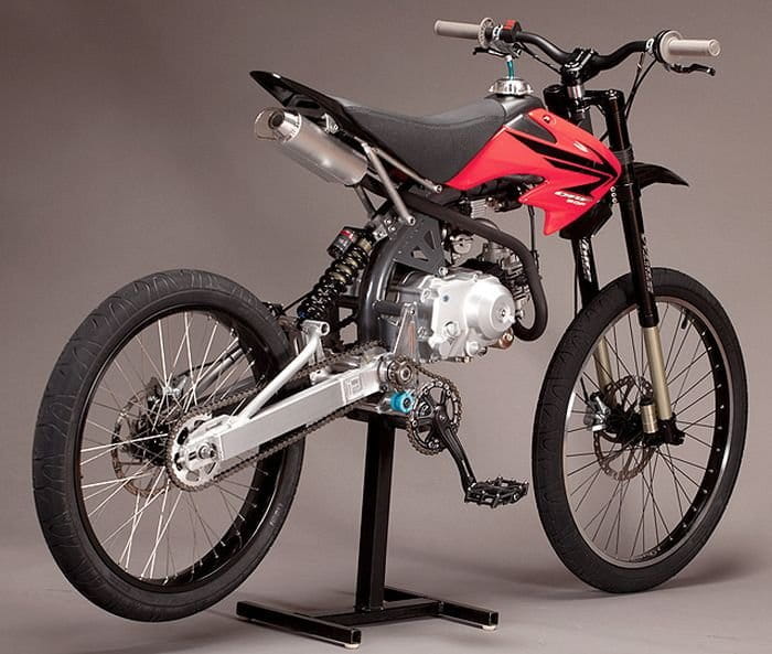 Motoped, la bicicleta polivalente que se puede convertir en una pequeña scooter