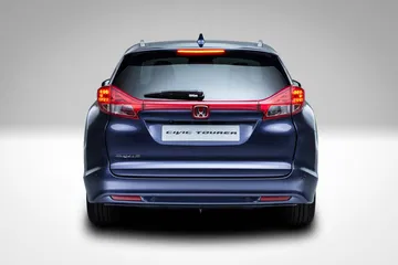 Vista trasera completa del Honda Civic Tourer que muestra líneas y ópticas.