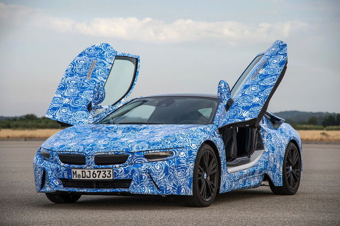 Un nuevo adelanto del BMW i8 de producción antes de su presentación