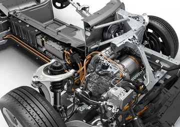 Motor híbrido enchufable del BMW i8 con componentes eléctricos visibles.