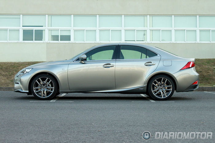 Lexus IS 300h F SPORT