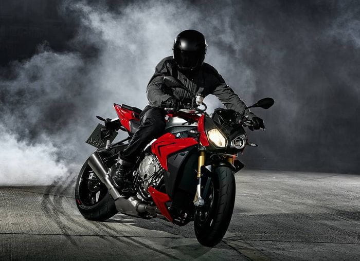 BMW S1000R y Kawasaki Z1000: dos naked de alto calibre e intenciones malévolas