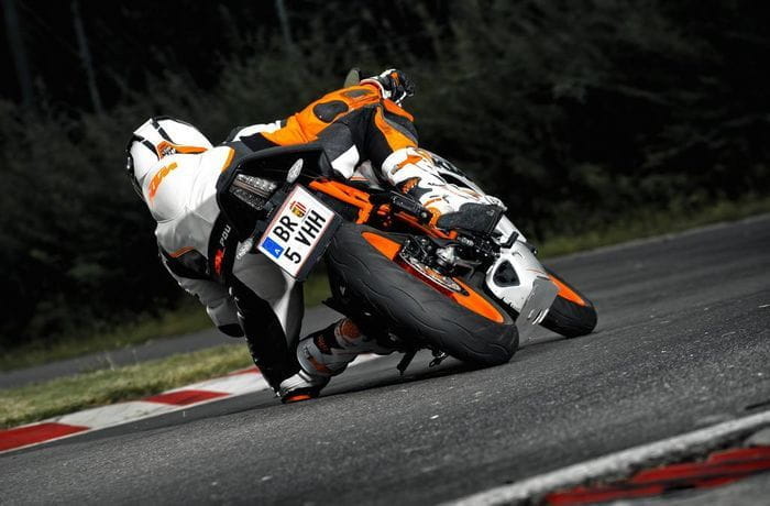 KTM RC390 2014, una deportiva asequible con mucho de Duke