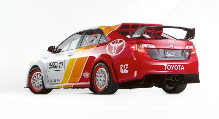 Toyota Camry CamRally, la inofensiva berlina se enfada y se va de carreras