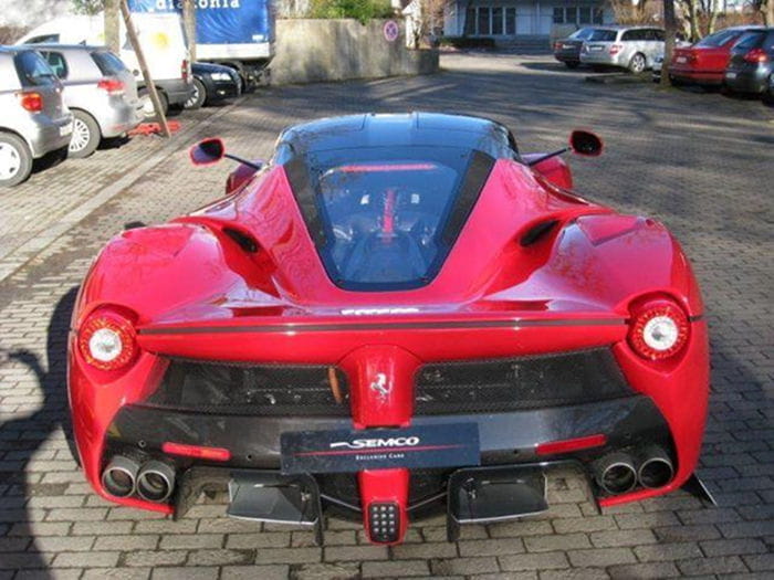 ¿Quieres el primer Ferrari LaFerrari de producción? puede ser tuyo por 2.38 millones de euros