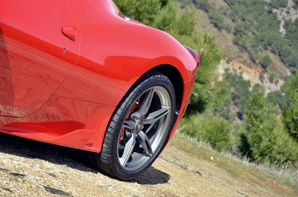 Rueda y carrocería con diseño aerodinámico del 458 Italia.