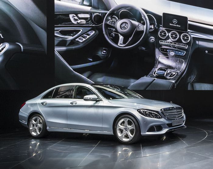 Mercedes presenta en China al nuevo Clase C de batalla extendida