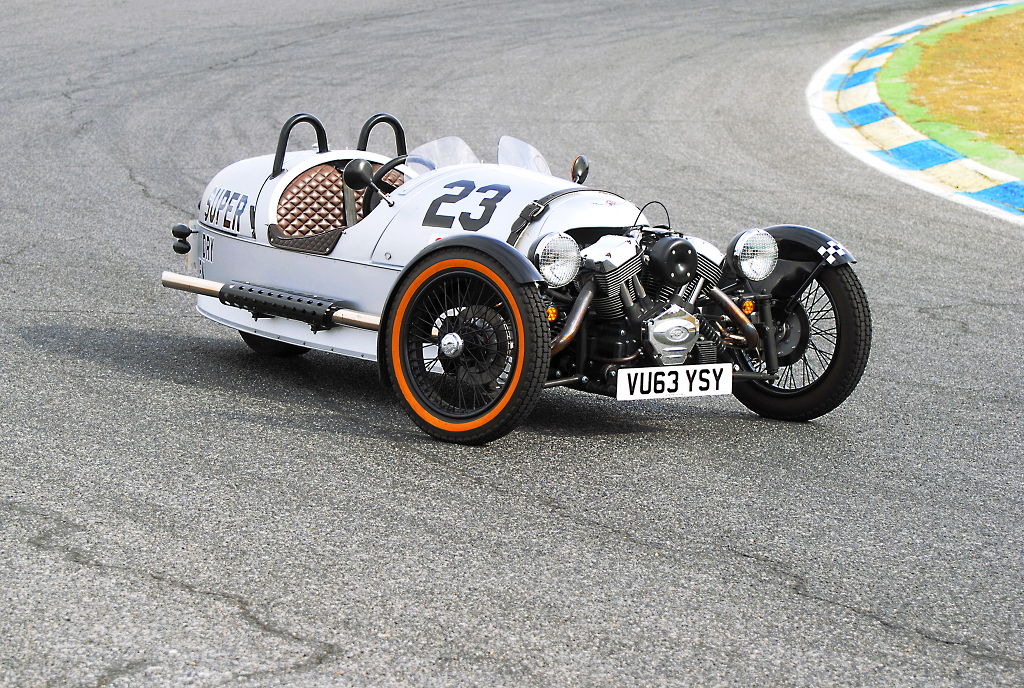 Morgan 3 Wheeler a prueba: irreverencia británica sobre 3 ruedas