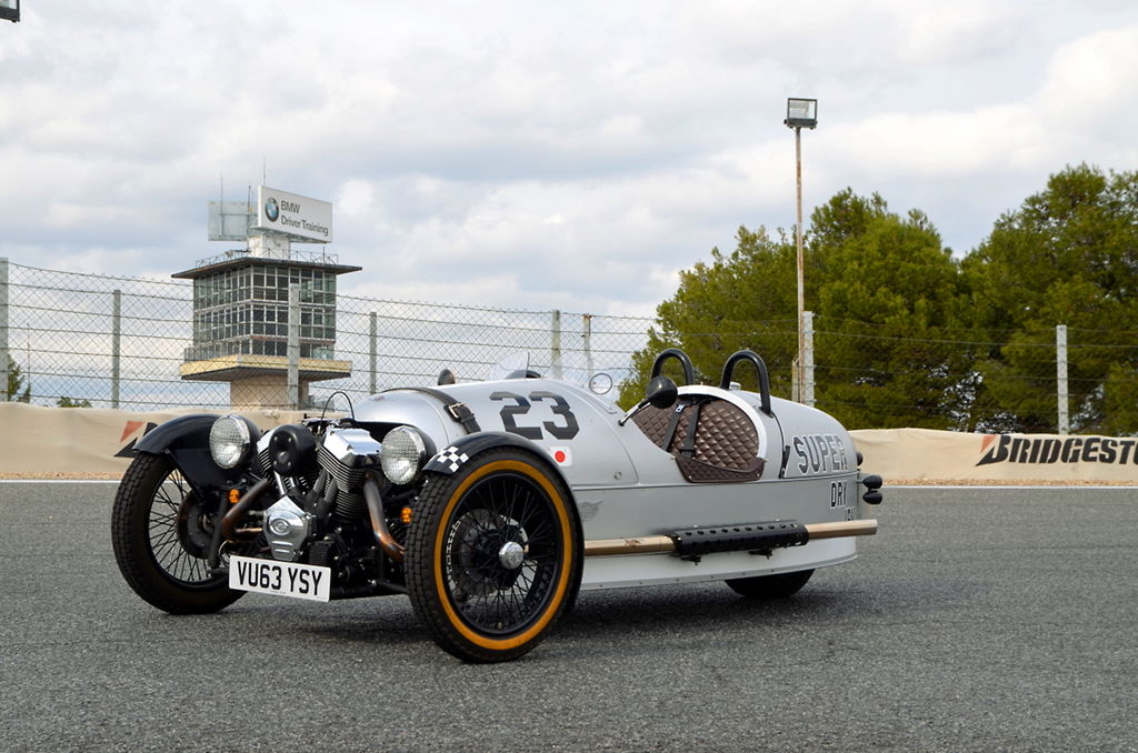 Morgan 3 Wheeler a prueba: irreverencia británica sobre 3 ruedas