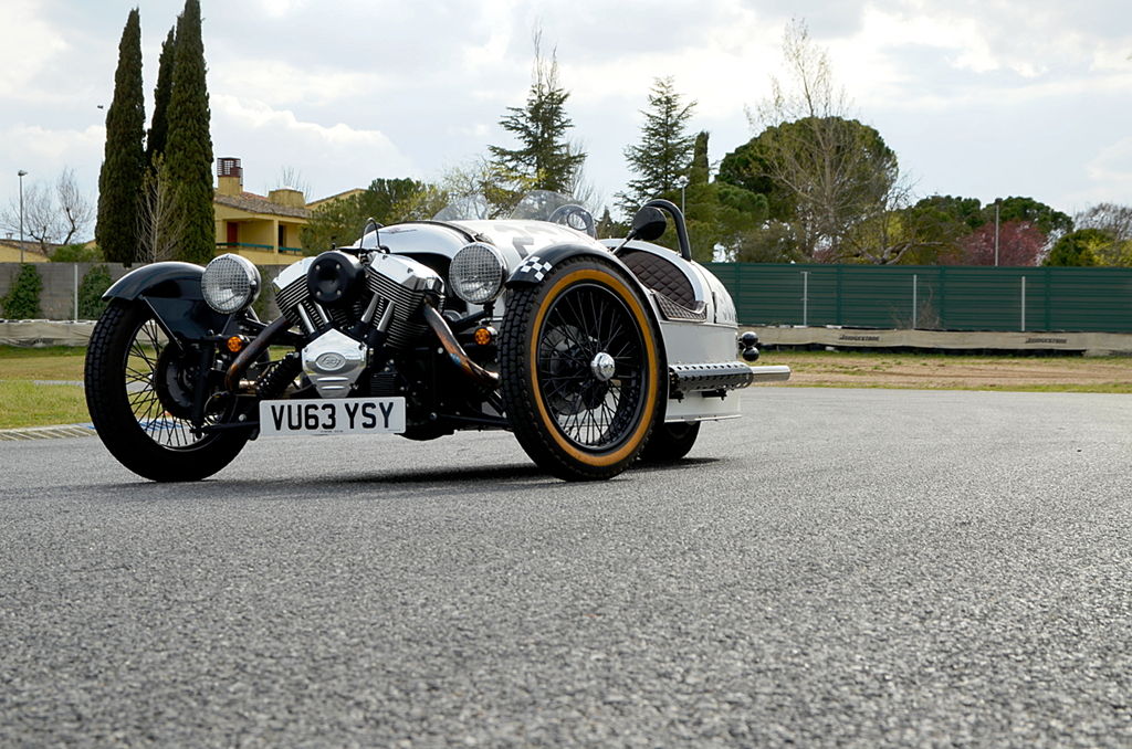 Morgan 3 Wheeler a prueba: irreverencia británica sobre 3 ruedas