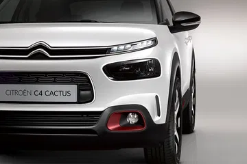 Vista frontal del Citroën C4 Cactus destacando su diseño distintivo.