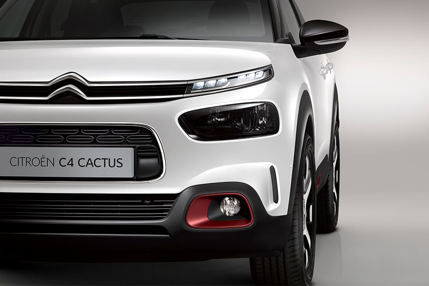 Vista frontal del Citroën C4 Cactus destacando su diseño distintivo.