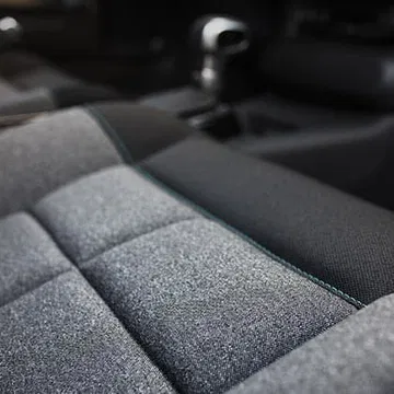 Vista cercana de la tapicería de los asientos del C4 Cactus, con costuras destacadas.