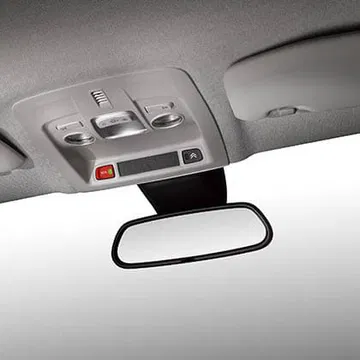 Vista del espejo retrovisor interior del Citroën C4 Cactus.