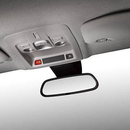 Vista del espejo retrovisor interior del Citroën C4 Cactus.
