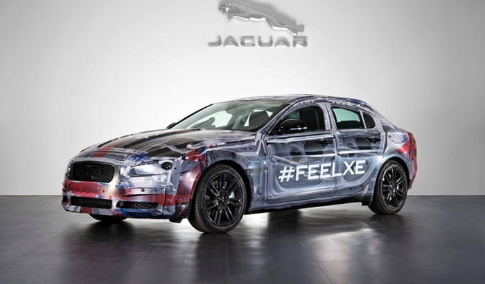 El Jaguar XE ultima su desarrollo: así se pasea, aún camuflado, por Nürburgring