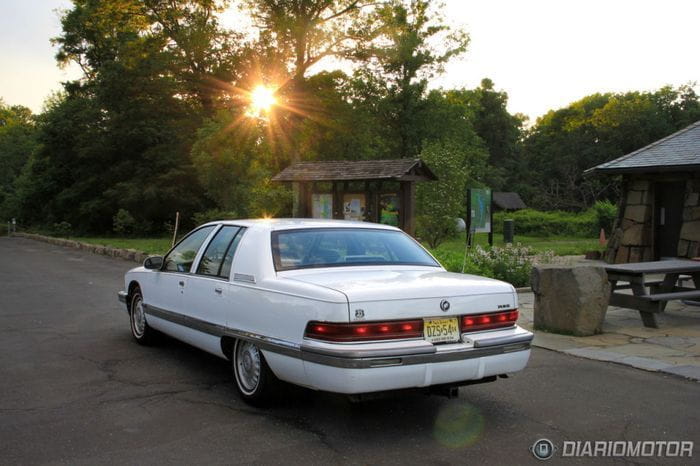 1996 Buick Roadmaster Collector's Edition, retroprueba de un fósil viviente. Un transatlántico de carretera