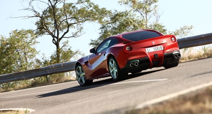 ¿Odias las direcciones con asistencia eléctrica? Ferrari podría tener la solución