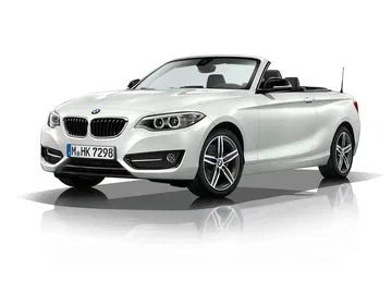 Vista lateral delantera mostrando el diseño y llantas del BMW Serie 2 Cabrio.