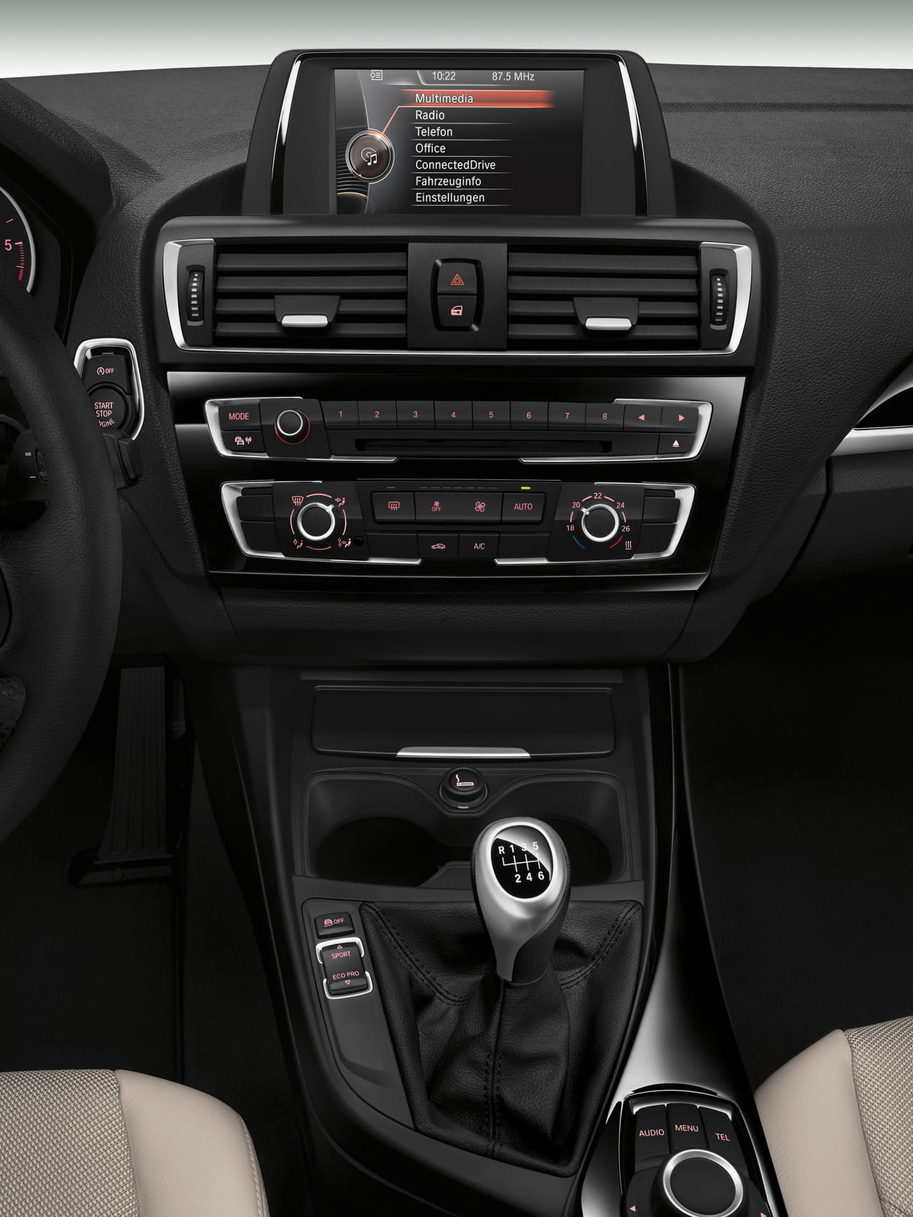 Vista de la consola central del BMW Serie 2 Cabrio, con controles de climatización y sistema de audio.