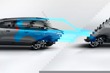 Vista lateral del Dacia Lodgy Stepway mostrando llantas y línea de diseño.