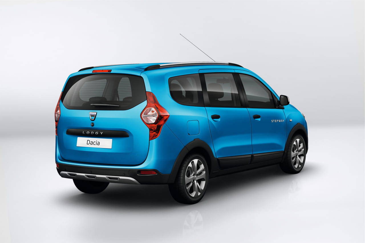 Vista trasera lateral del Dacia Lodgy Stepway, mostrando líneas y diseño.