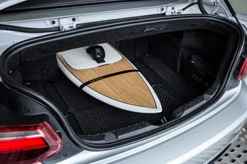 Vista del maletero BMW Serie 2 Cabrio con acabados de alta calidad.