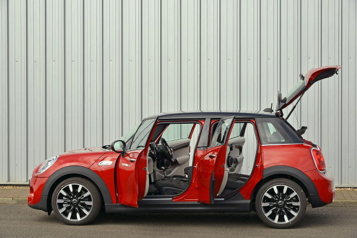 MINI 5 puertas 2014, galería de imágenes: más grande, más práctico y ahora con una nueva galería de fotos